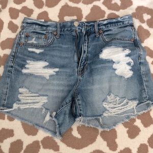 American Eagle 90s Boyfriend Short Distressed
